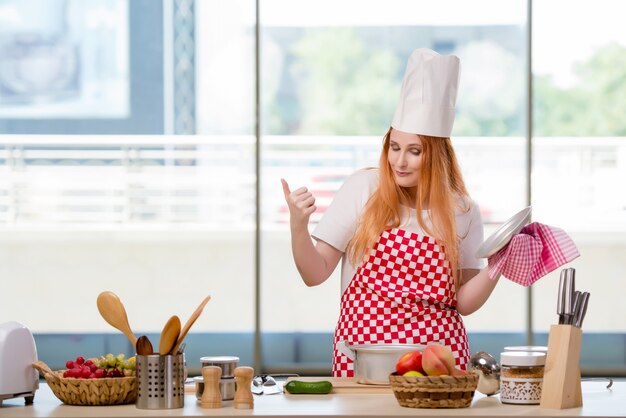 Redhead cook working in the kitchen Premium Photo