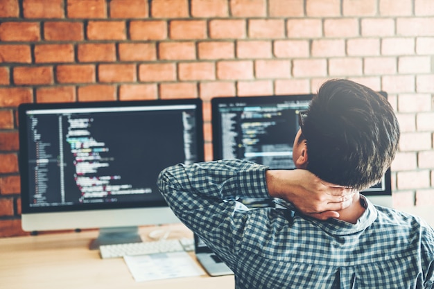 Relaxing developing programmer development website design and coding technologies Premium Photo