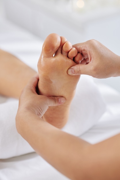 Premium Photo Relaxing Foot Massage