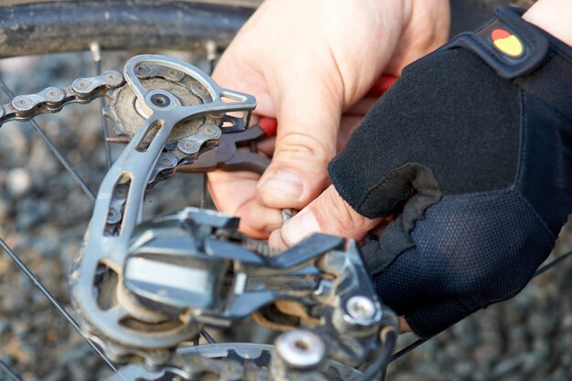 repair broken bike chain