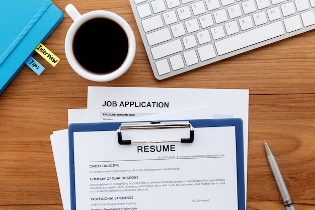 resume job application office desk 104165 52 - 5 Tips Mudah Membuat CV Kerja Part Time atau Freelance