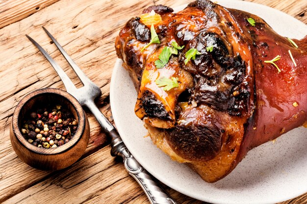Premium Photo | Roasted pork knuckle with spices