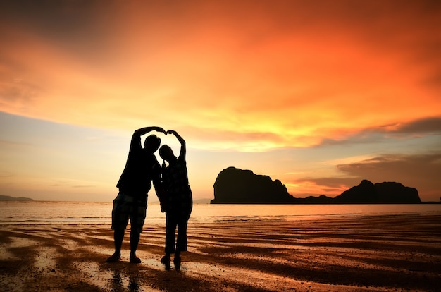 Romantic Couple Holding Hands At Sunset On Beach Photo | Premium Download