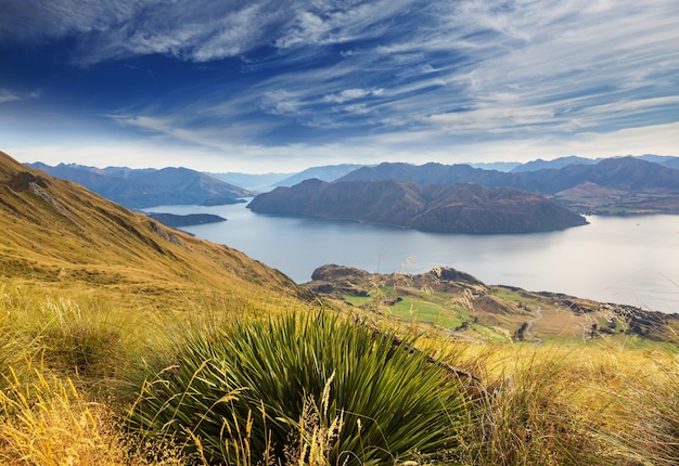 Premium Photo | Roys peak. new zealand. lake wanaka