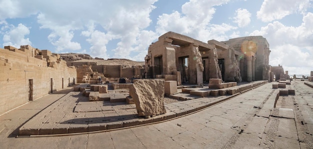 エジプト コムオンボ神殿の遺跡 プレミアム写真
