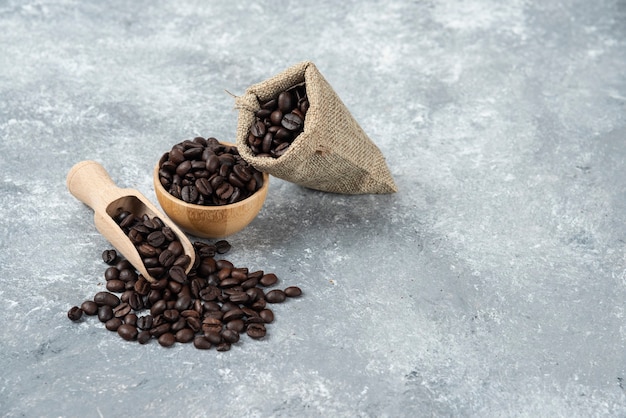 [Image: sackcloth-full-roasted-coffee-beans-wood...-43556.jpg]
