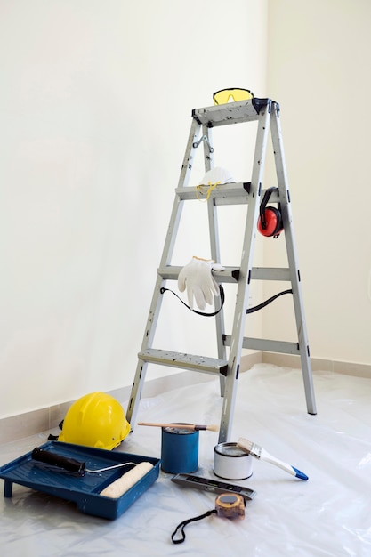 Safety tools for painting work Free Photo