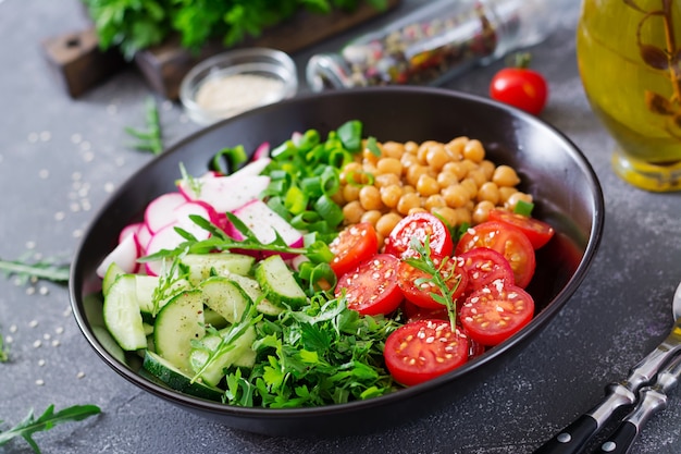 ひよこ豆 トマト きゅうり 大根 緑のサラダ ダイエット食品 仏bowl ビーガンサラダ 無料の写真