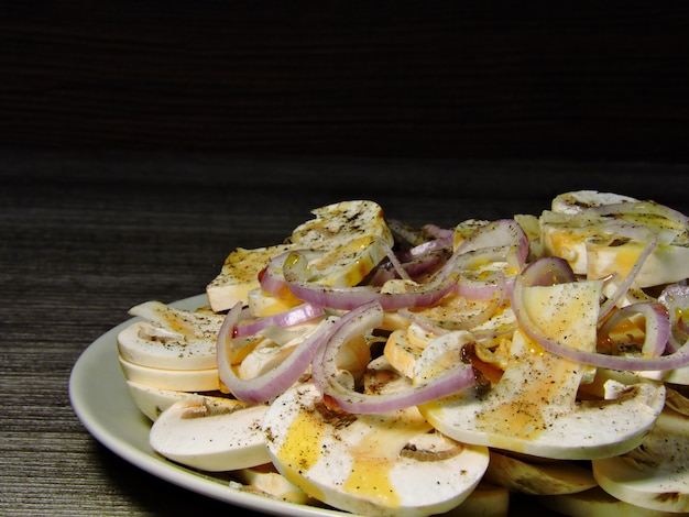 Featured image of post How to Make Raw Mushrooms In Salad