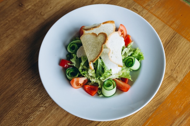 Free Photo | Salad With Bread Toast