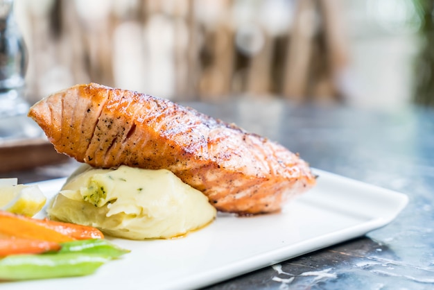 Premium Photo | Salmon steak with mash potato and vegetable
