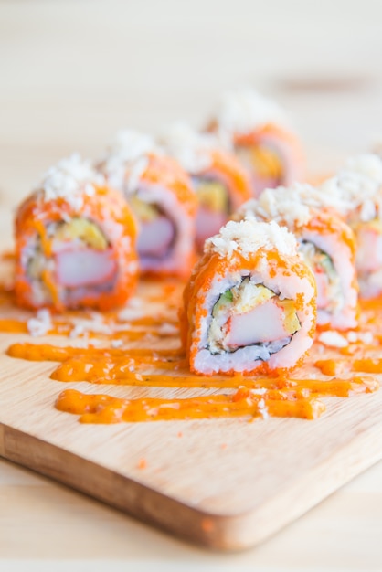 Free Photo | Salmon sushi roll