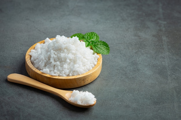Salt in wooden small plate Free Photo