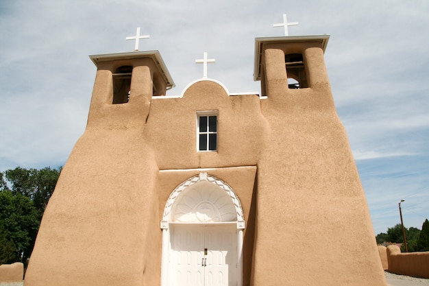 Premium Photo | San francisco de asis mission church in new mexico