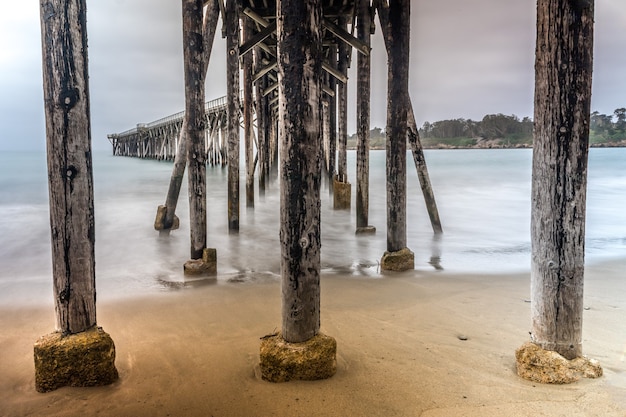 カリフォルニア州ウィリアム ランドルフ ハースト メモリアル ビーチのサン シメオン桟橋 無料の写真