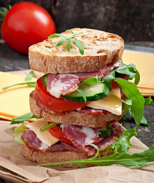 Free Photo | Sandwich with ham, cheese and fresh vegetables
