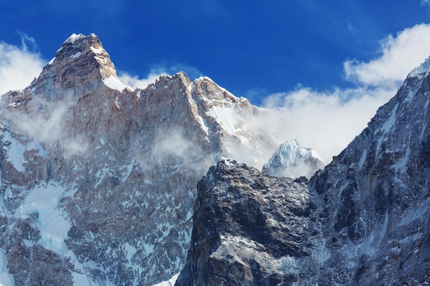 Premium Photo | Scenic view of jannu peak, kanchenjunga region ...