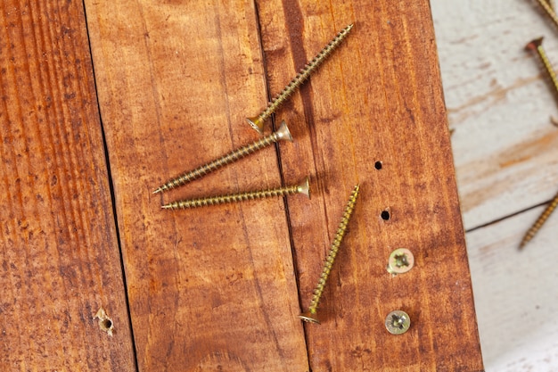 kitchen table screws