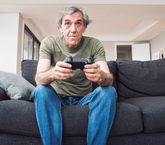 last man sitting game download
