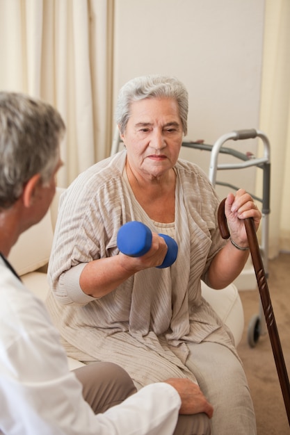 Premium Photo | Senior woman doing her exercises