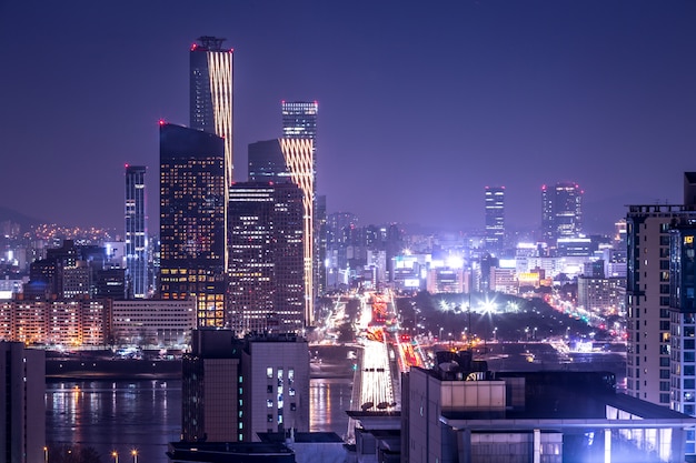 ソウル市と超高層ビル 夜のヨイド 韓国 プレミアム写真