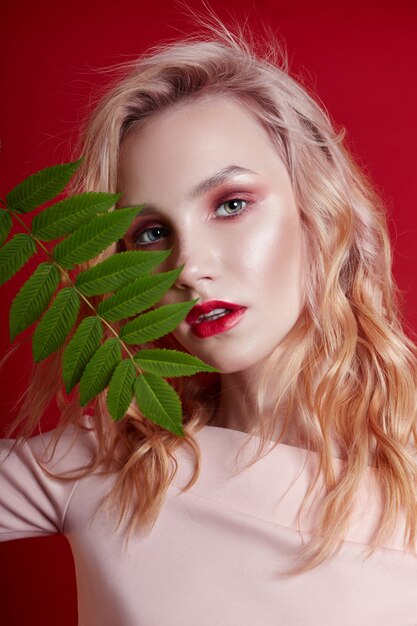 Sexy Fashion Blonde With Bright Red Makeup Photo Premium Download