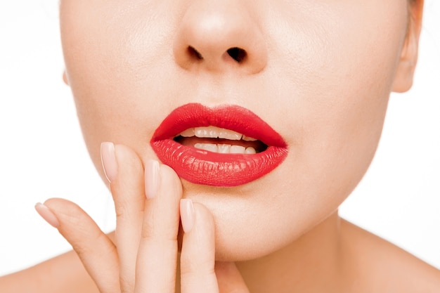 セクシーな赤い唇 クローズアップ美しい唇 化粧 女性の顔のクローズアップ 無料の写真
