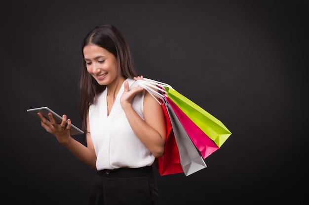 Premium Photo | Shopping woman with computer tablet, online shopping