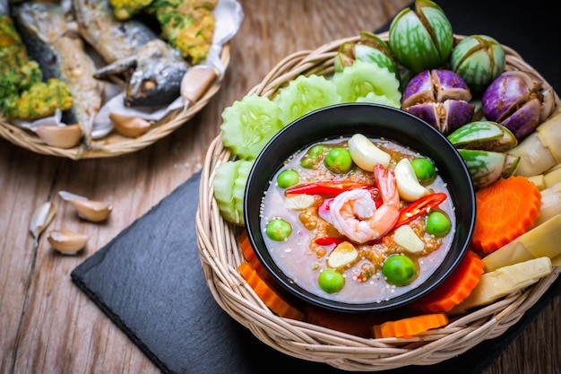 Premium Photo | Shrimp - paste sauce with vegetables, omelet, fried