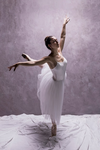 Free Photo | Side view ballerina performing third arabesque