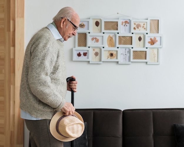 Free Photo | Side view of old man in a nursing home