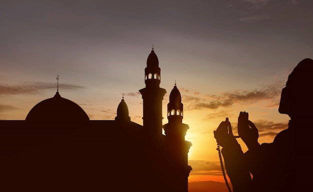 Silhouette of asian muslim praying with prayer beads Premium Photo