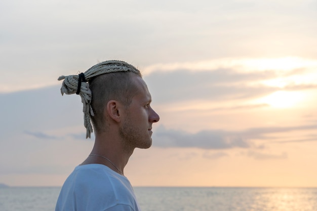 Premium Photo | Silhouette Of A Young Guy With Dreadlocks On His Head ...