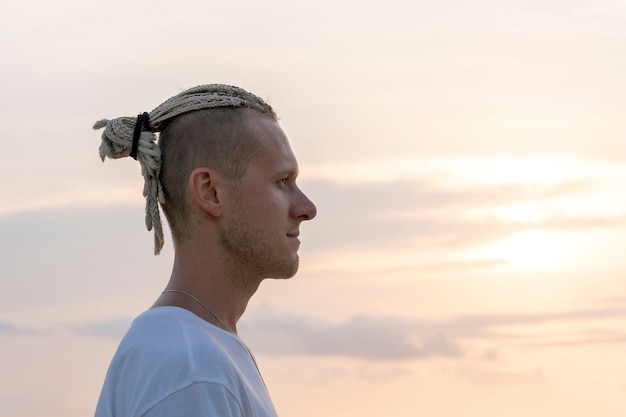 Premium Photo | Silhouette Of A Young Guy With Dreadlocks On His Head ...