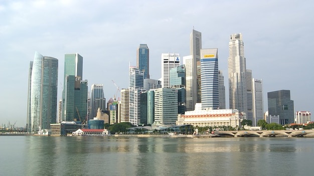 シンガポールのスカイラインの建物都市都市の高層ビル 無料の写真