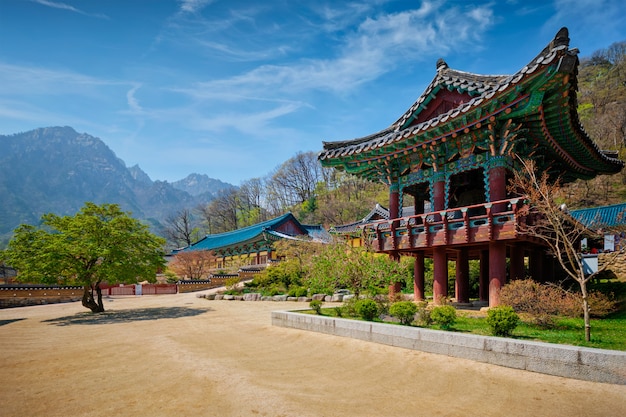 雪岳山国立公園 雪岳山 韓国の新興寺 プレミアム写真