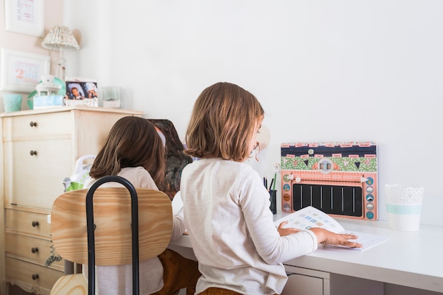 Free Photo Sisters Doing Homework Together 0059