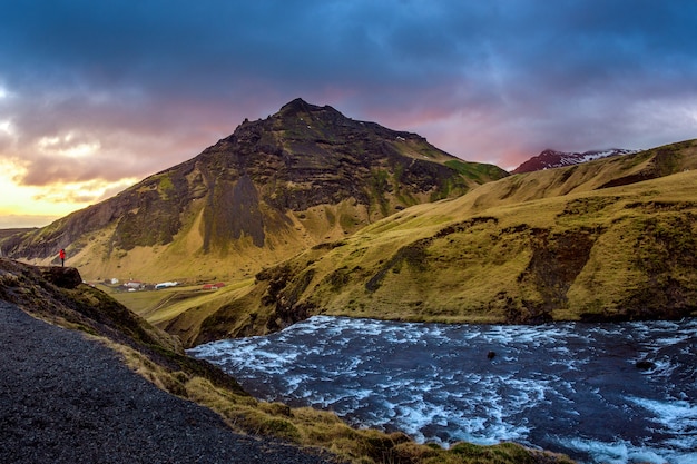 アイスランドのスコゥガフォスの滝と風景 無料の写真