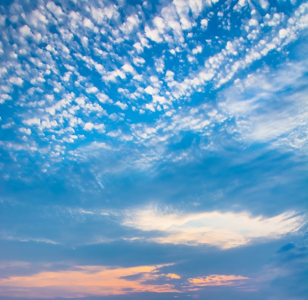 Cielo Con Nuvole E Sole Foto Gratis