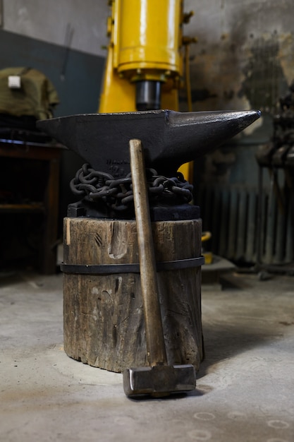 Premium Photo | Sledgehammer and metal anvil