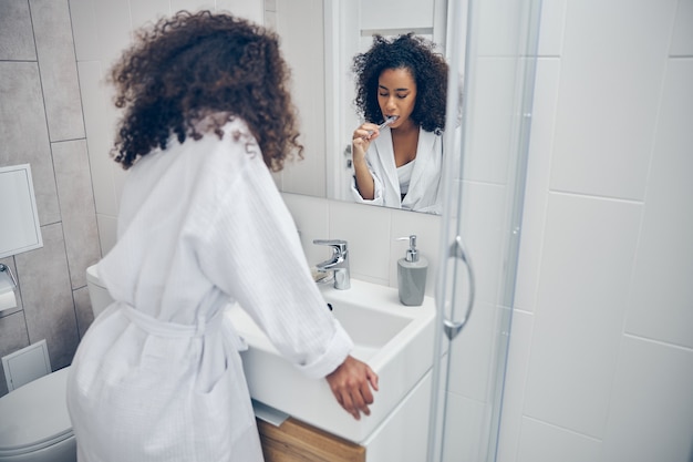 Premium Photo | Sleepy lady with a toothbrush in her hand leaning on ...