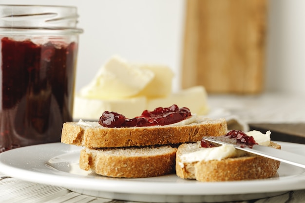 Premium Photo Slice Of Fresh Bread With Butter And Jam On Table