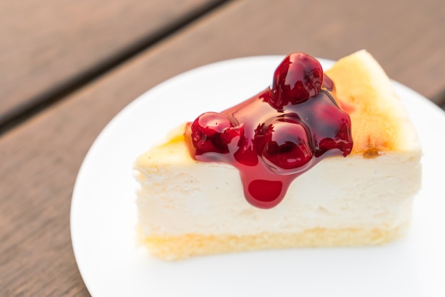 Free Photo | Slice of new york cheesecake