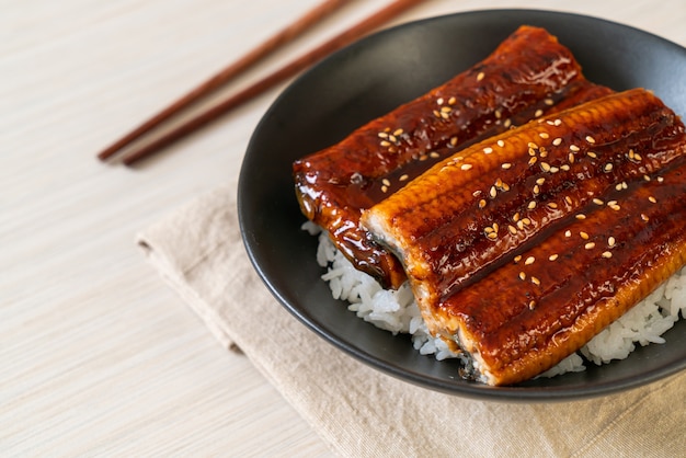 Premium Photo | Sliced grilled eel with sauce