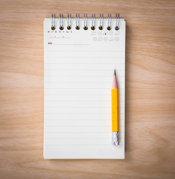 Free photo small notebook with a pencil