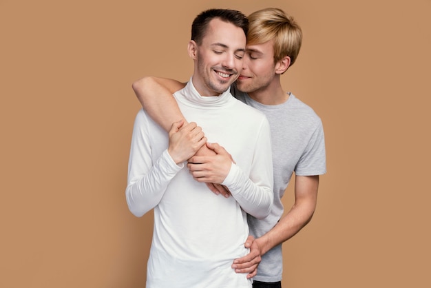 GĦARUS FL-APP DATING GAY