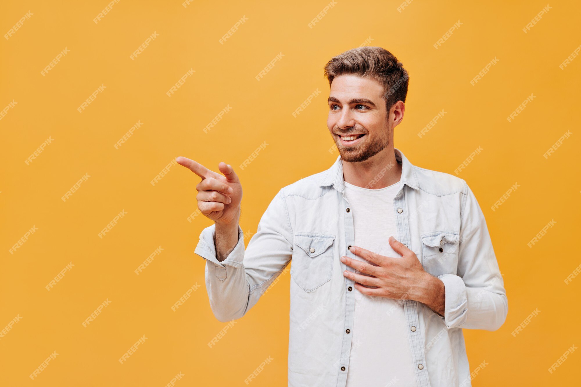 free-photo-smiling-cool-young-man-with-red-beard-and-brown-hair-in