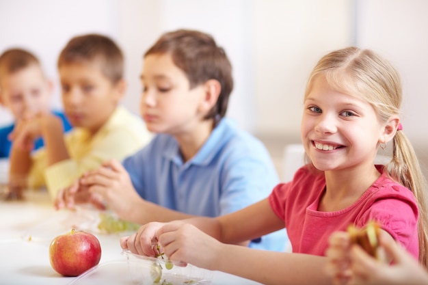 Успішно завершено перший етап реформи шкільного харчування