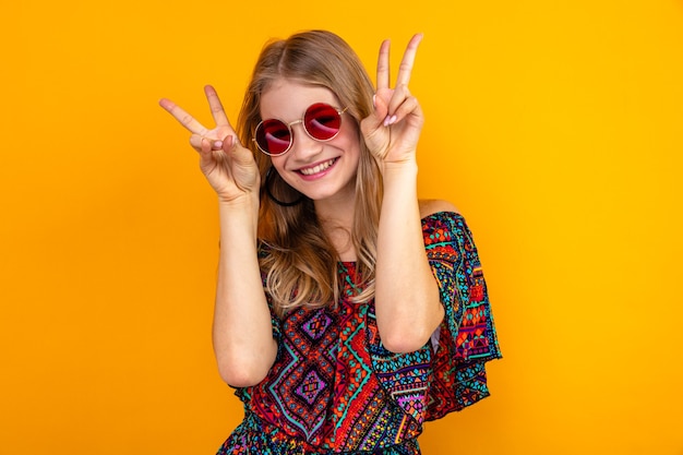 Premium Photo Smiling Young Blonde Slavic Girl With Sunglasses