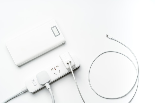ソケットプラグ電力バンクとワイヤーホワイトカラー Premium写真
